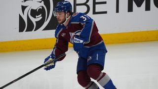 Maple Leafs Sign Defenseman Nick Blankenburg to One-Year Contract (NHL News)