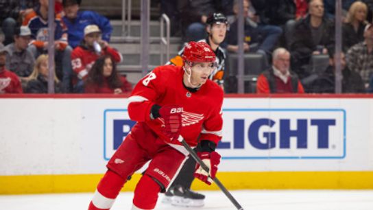 Patrick Kane's Son Gives Dad the Business Over 500th Goal Chase (NHL News)