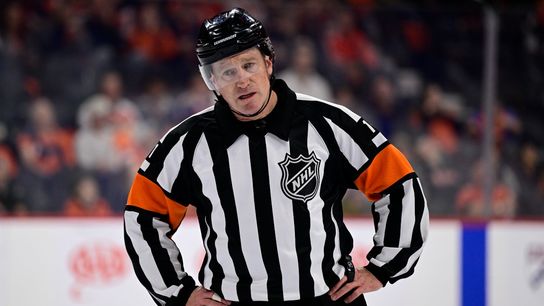 Hot Mic Controversy: Referee Tells Capitals Defender He "Owes Him One" in Leafs Defeat (NHL News)